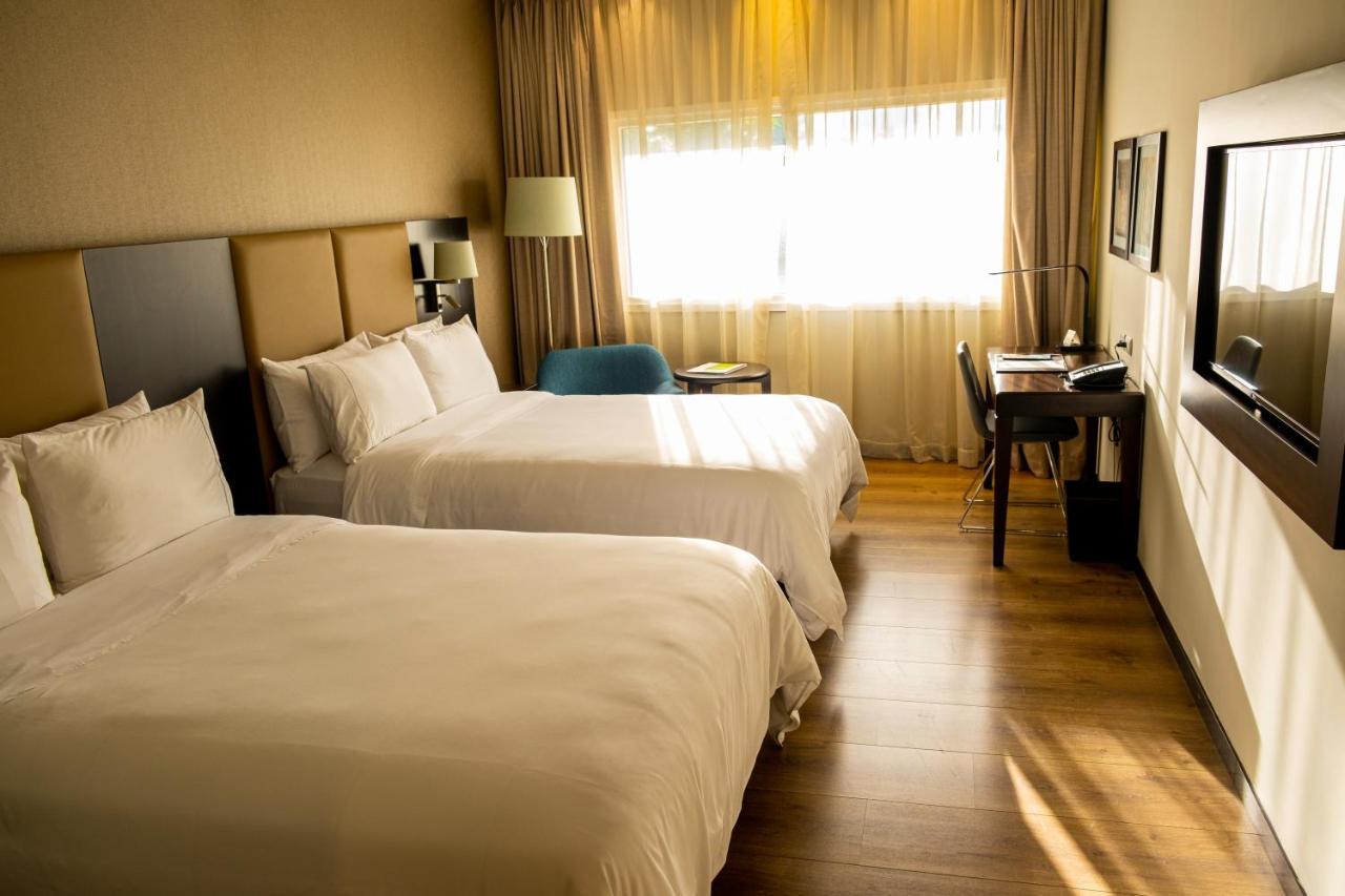 Radisson Hotel Santa Cruz Санта-Крус-де-ла-Сьєрра Екстер'єр фото