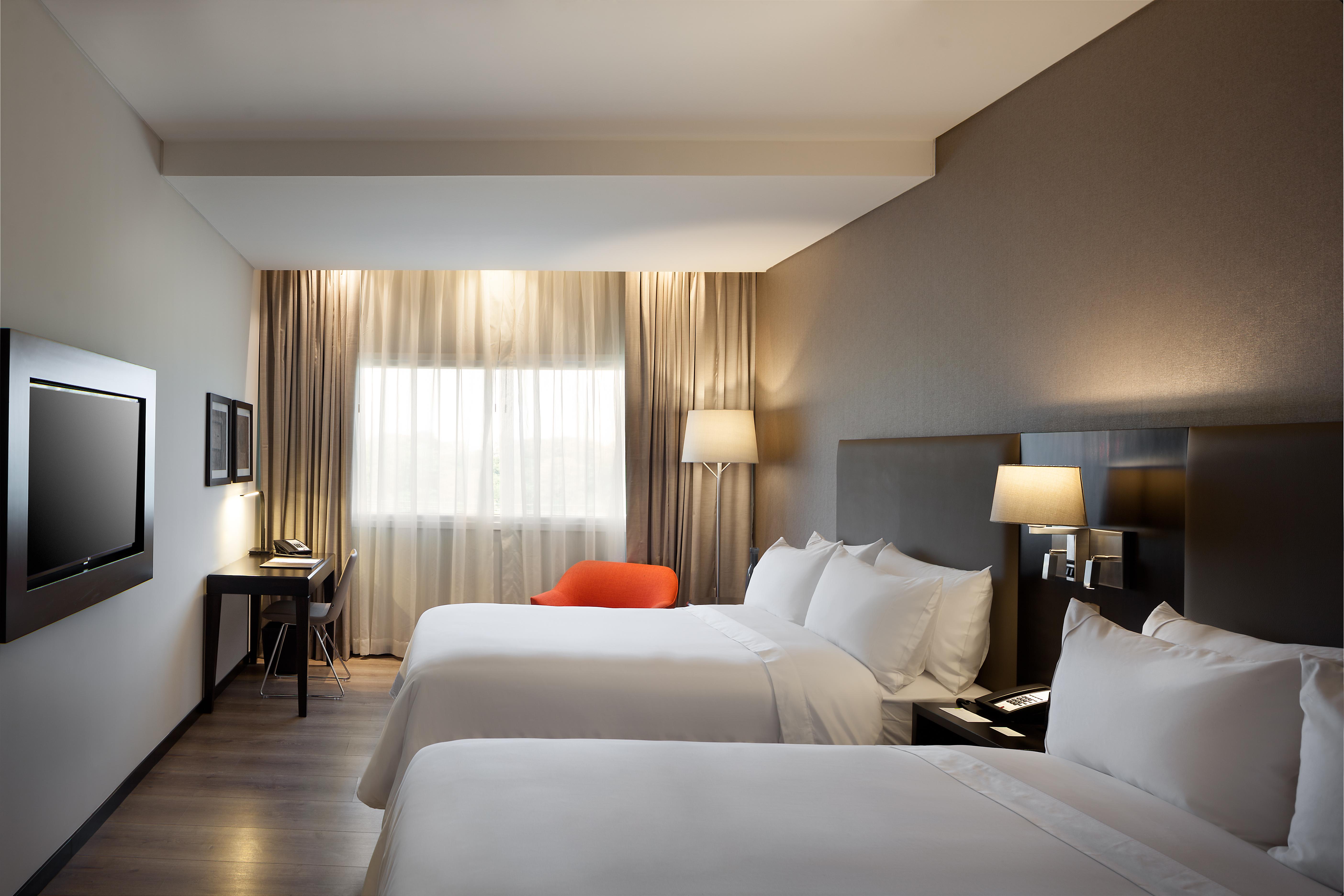 Radisson Hotel Santa Cruz Санта-Крус-де-ла-Сьєрра Екстер'єр фото