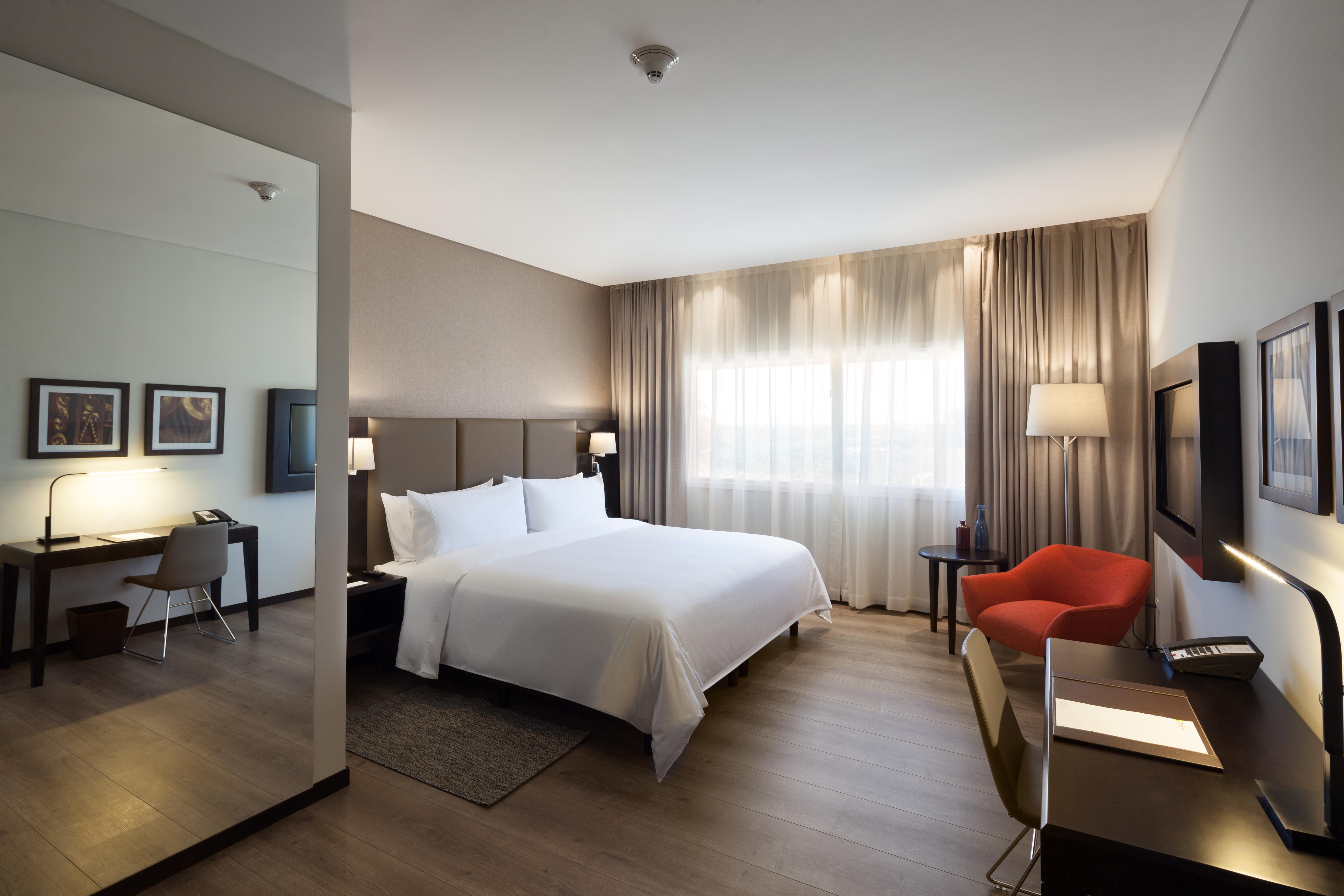 Radisson Hotel Santa Cruz Санта-Крус-де-ла-Сьєрра Екстер'єр фото