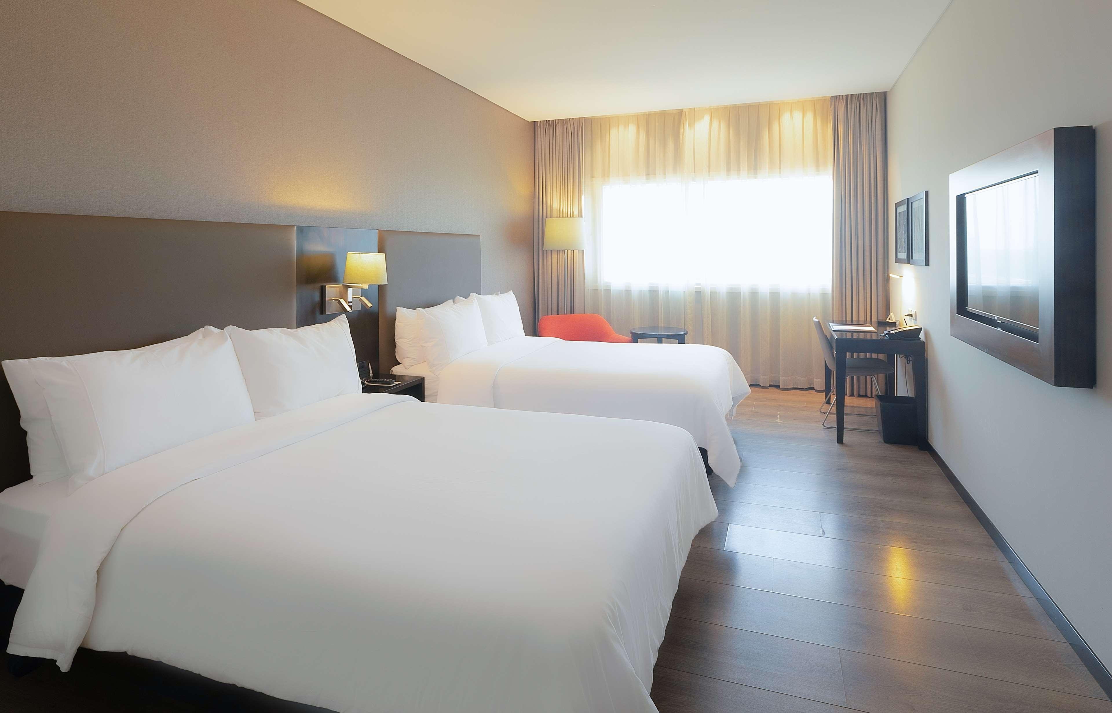 Radisson Hotel Santa Cruz Санта-Крус-де-ла-Сьєрра Екстер'єр фото