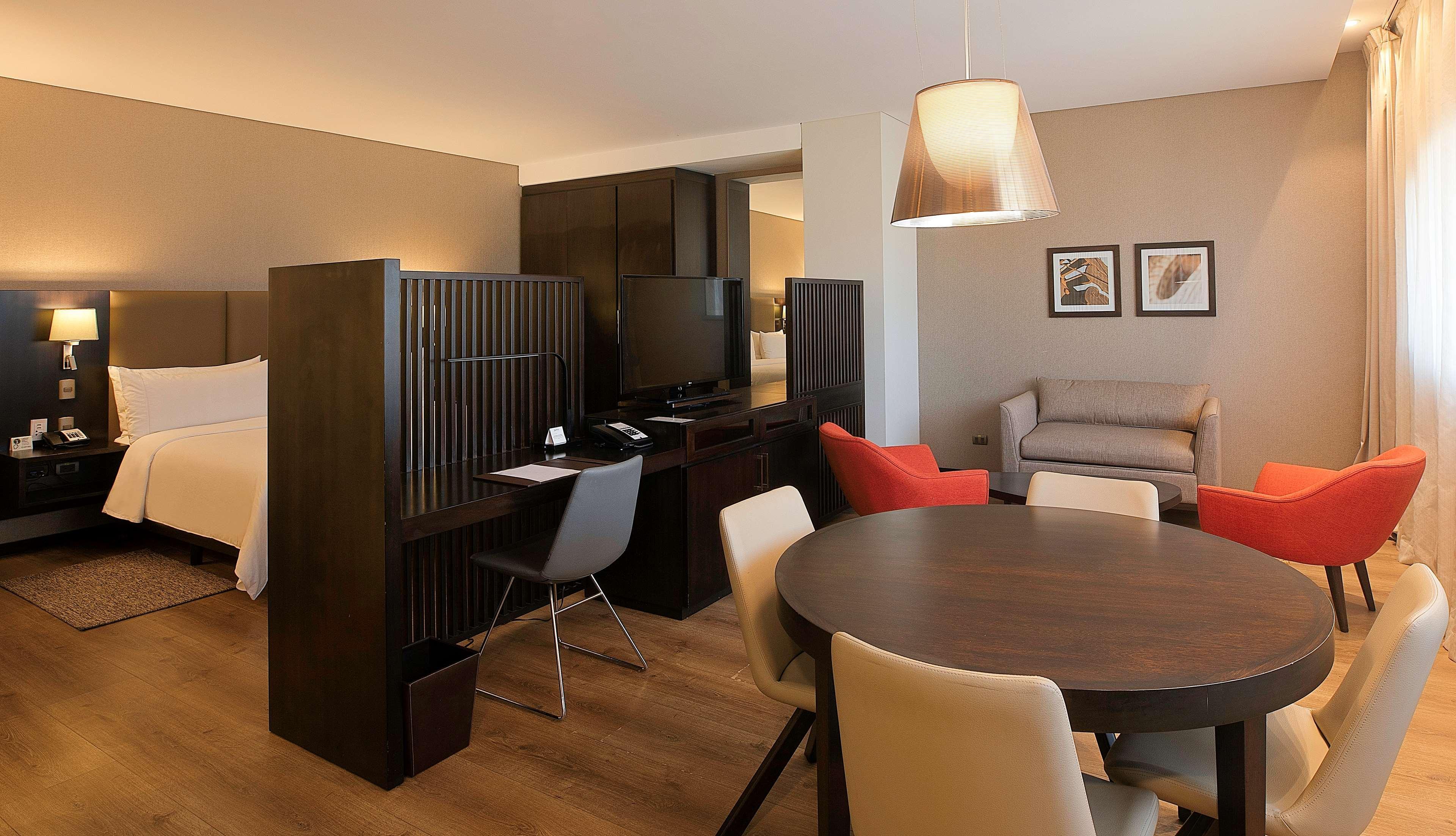 Radisson Hotel Santa Cruz Санта-Крус-де-ла-Сьєрра Екстер'єр фото