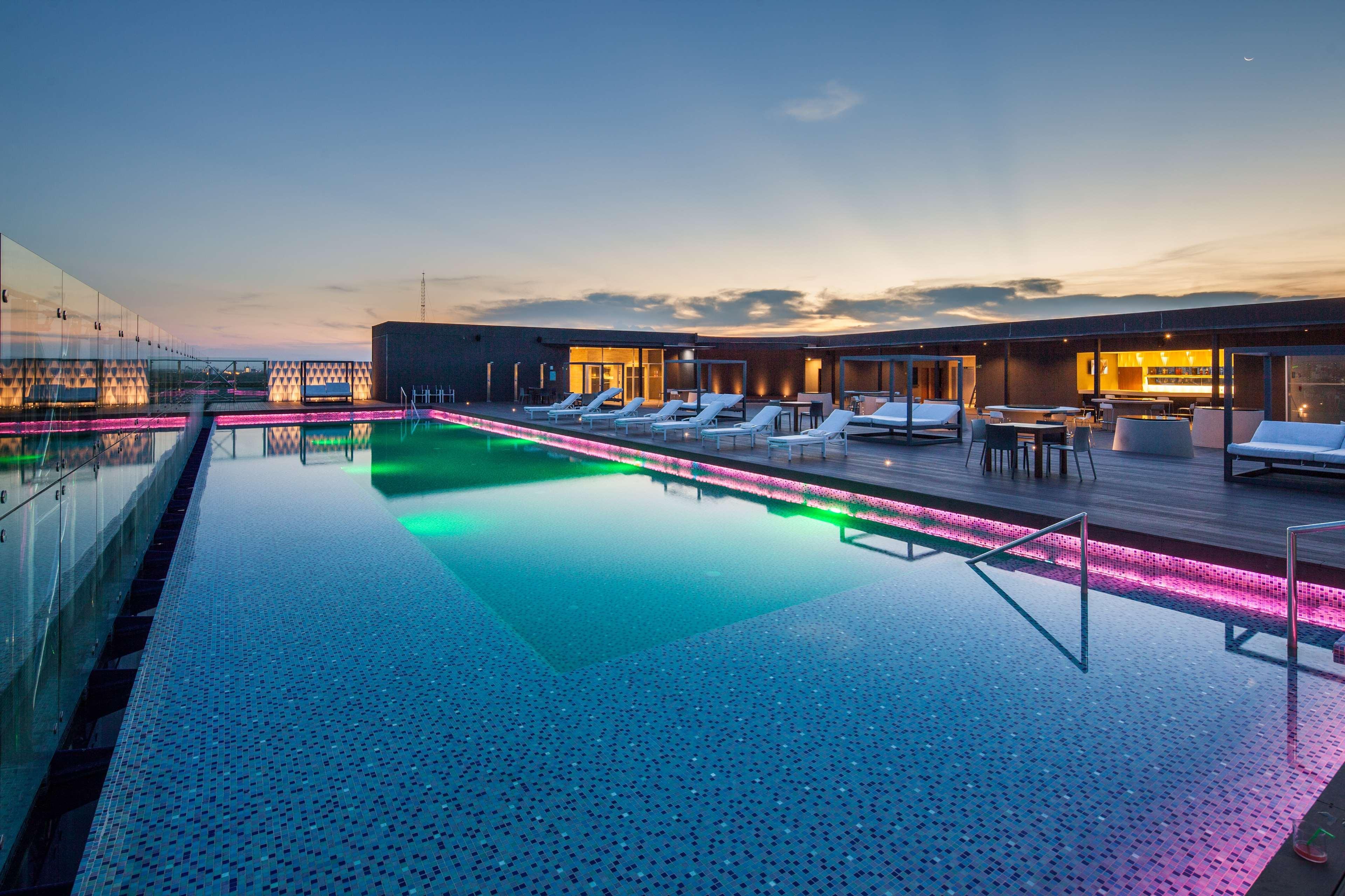 Radisson Hotel Santa Cruz Санта-Крус-де-ла-Сьєрра Екстер'єр фото