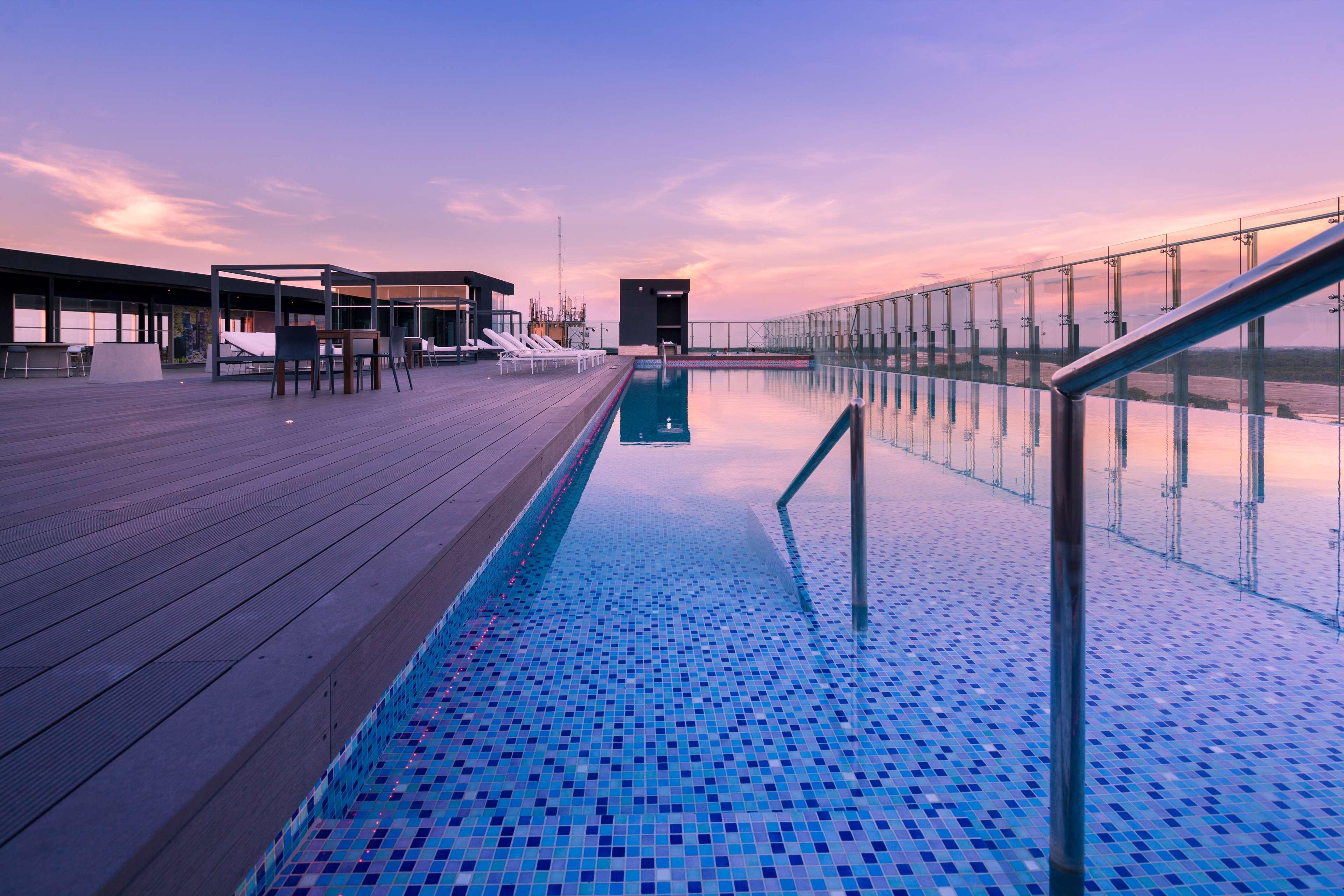 Radisson Hotel Santa Cruz Санта-Крус-де-ла-Сьєрра Екстер'єр фото