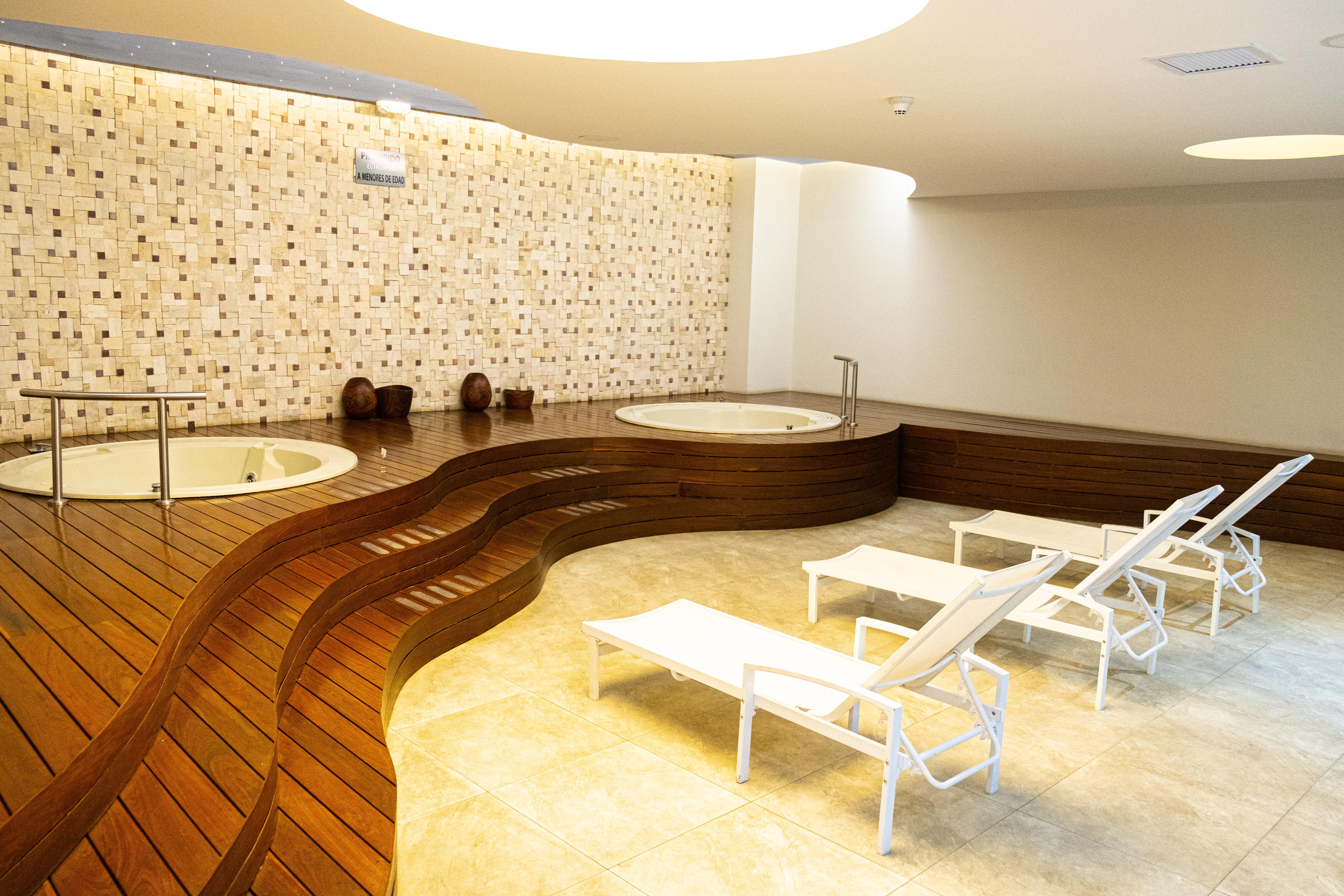 Radisson Hotel Santa Cruz Санта-Крус-де-ла-Сьєрра Екстер'єр фото