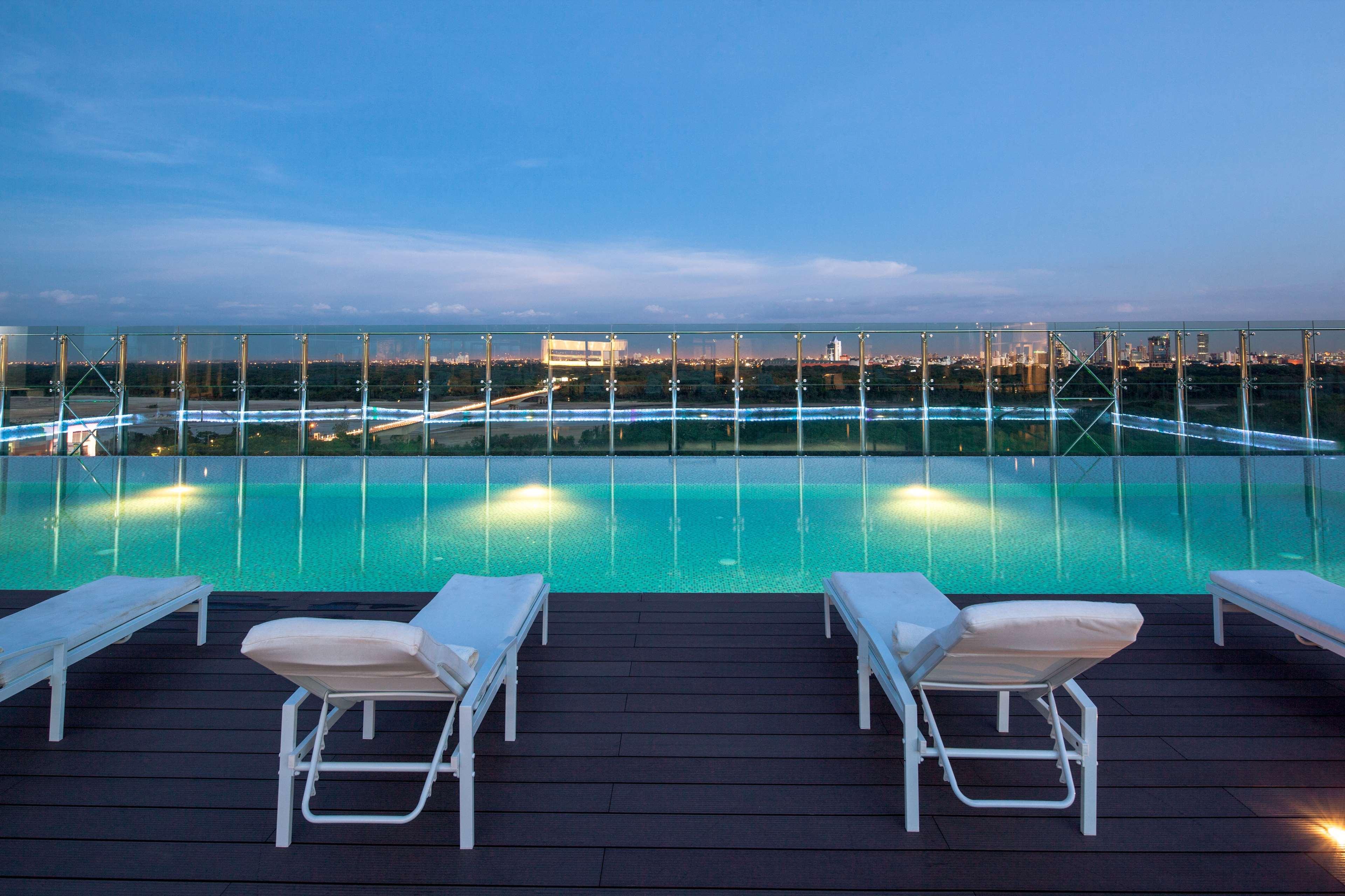 Radisson Hotel Santa Cruz Санта-Крус-де-ла-Сьєрра Екстер'єр фото