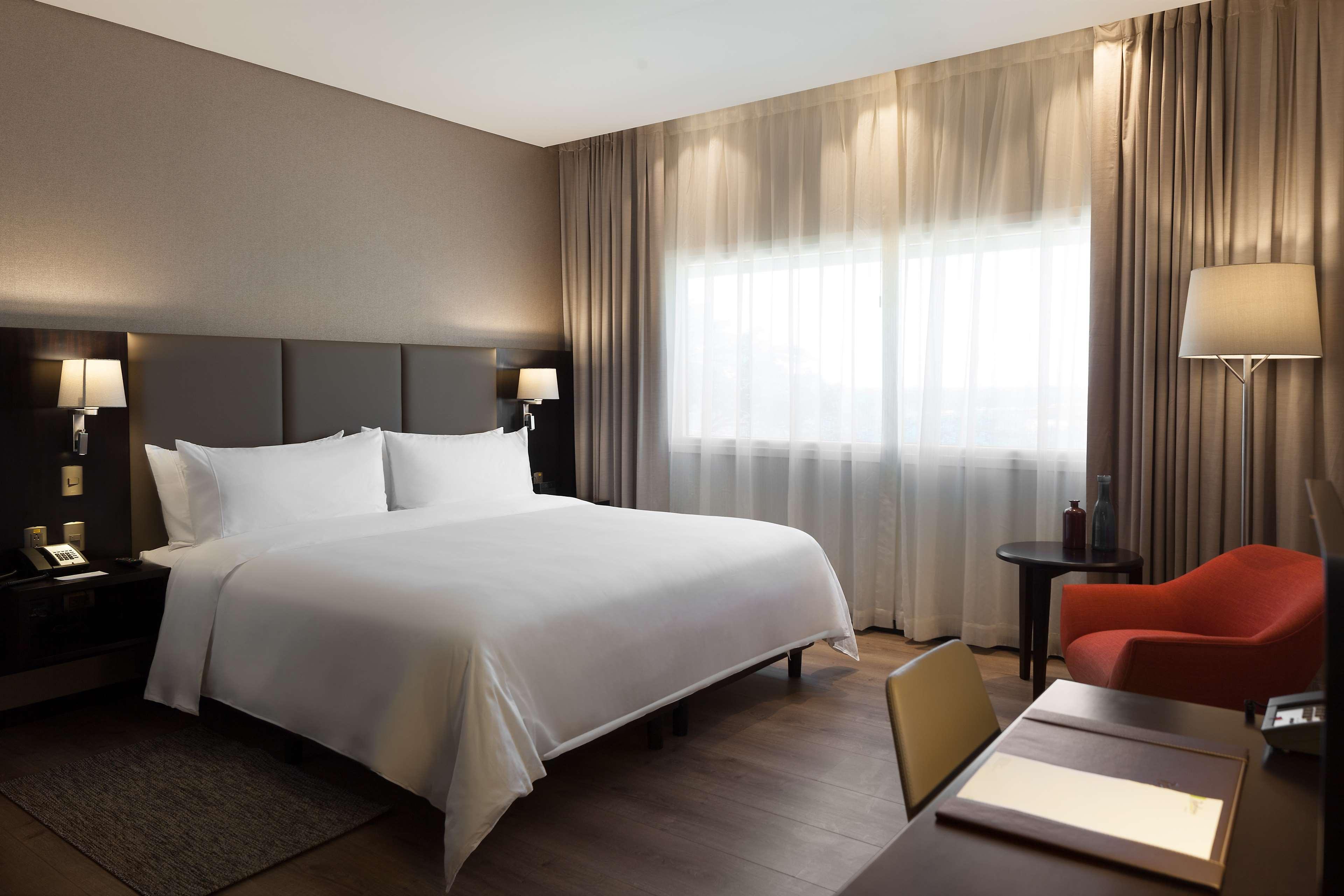 Radisson Hotel Santa Cruz Санта-Крус-де-ла-Сьєрра Екстер'єр фото