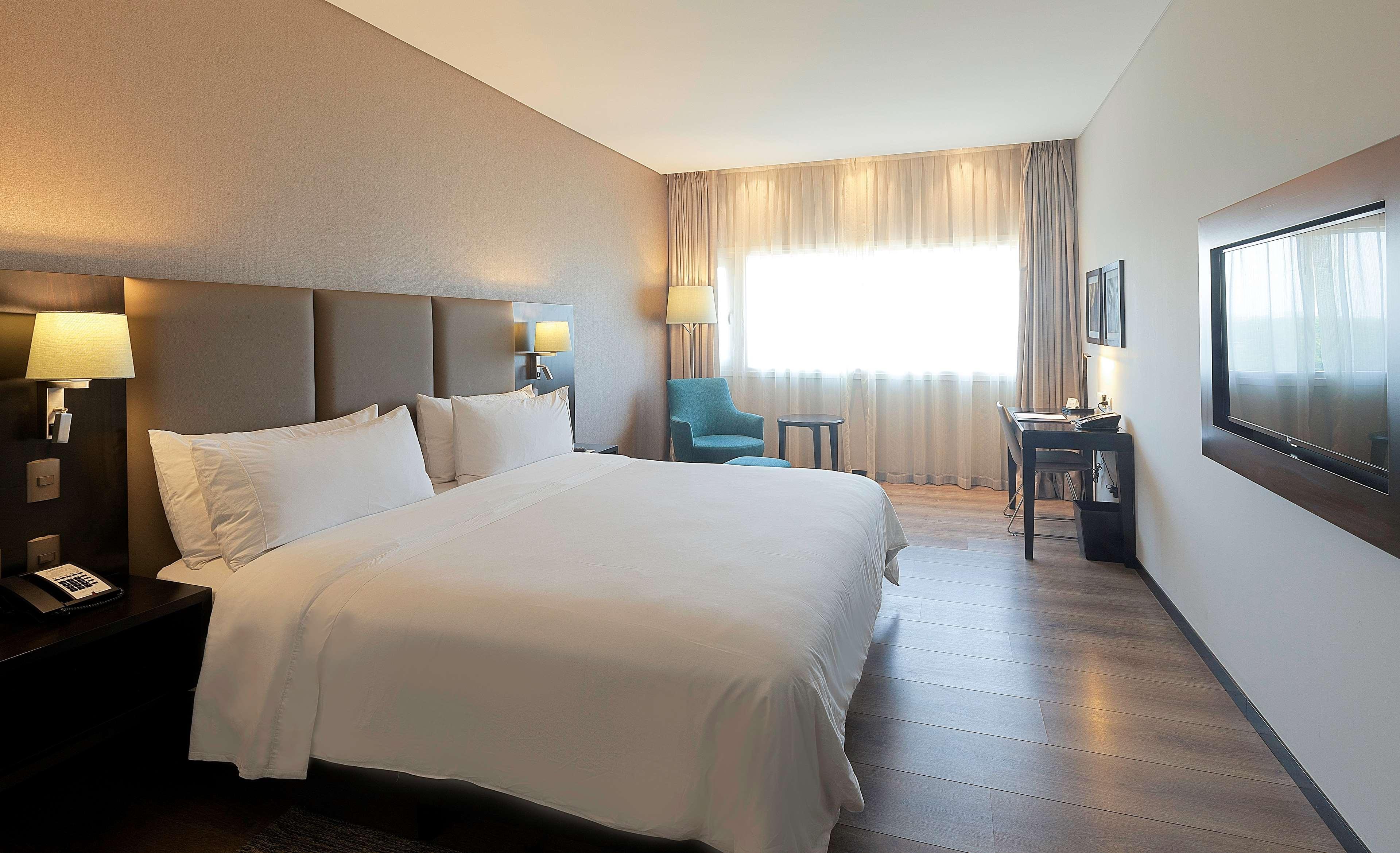 Radisson Hotel Santa Cruz Санта-Крус-де-ла-Сьєрра Екстер'єр фото