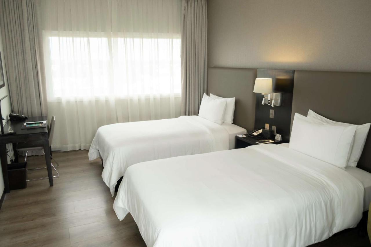 Radisson Hotel Santa Cruz Санта-Крус-де-ла-Сьєрра Екстер'єр фото