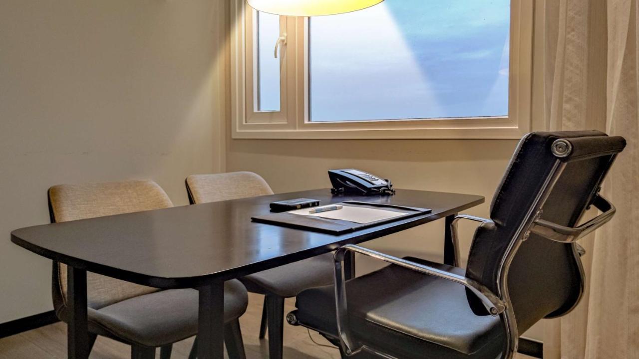 Radisson Hotel Santa Cruz Санта-Крус-де-ла-Сьєрра Екстер'єр фото