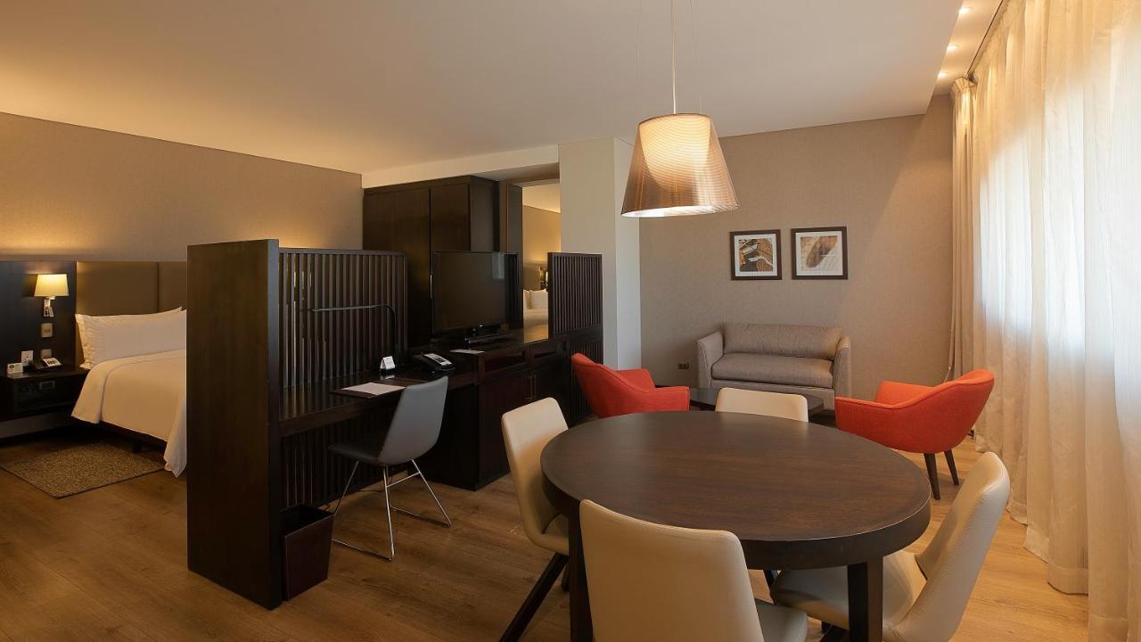 Radisson Hotel Santa Cruz Санта-Крус-де-ла-Сьєрра Екстер'єр фото